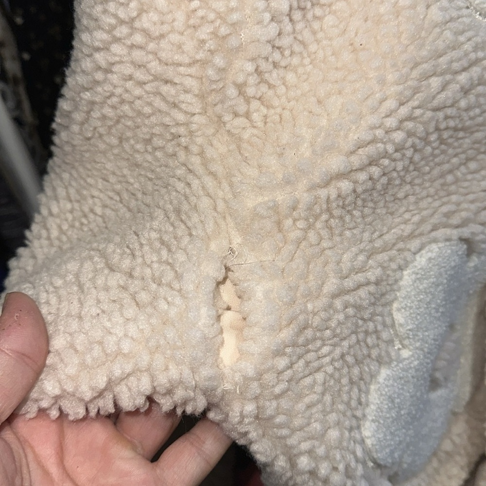 Cozy Cream and White Teddy Jacket with Heart Design - Picture 6 of 6
